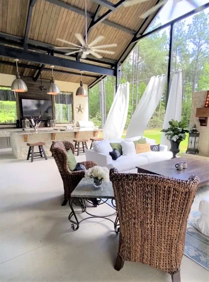 Covered Porch for Relaxation and Functionality(1)